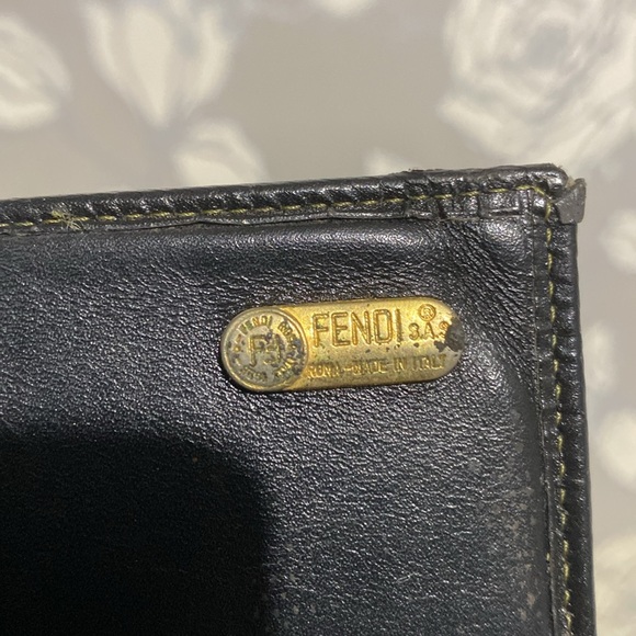 Fendi long wallet. Lots of deep scratches and paint peeling and scratches. - Picture 8 of 12